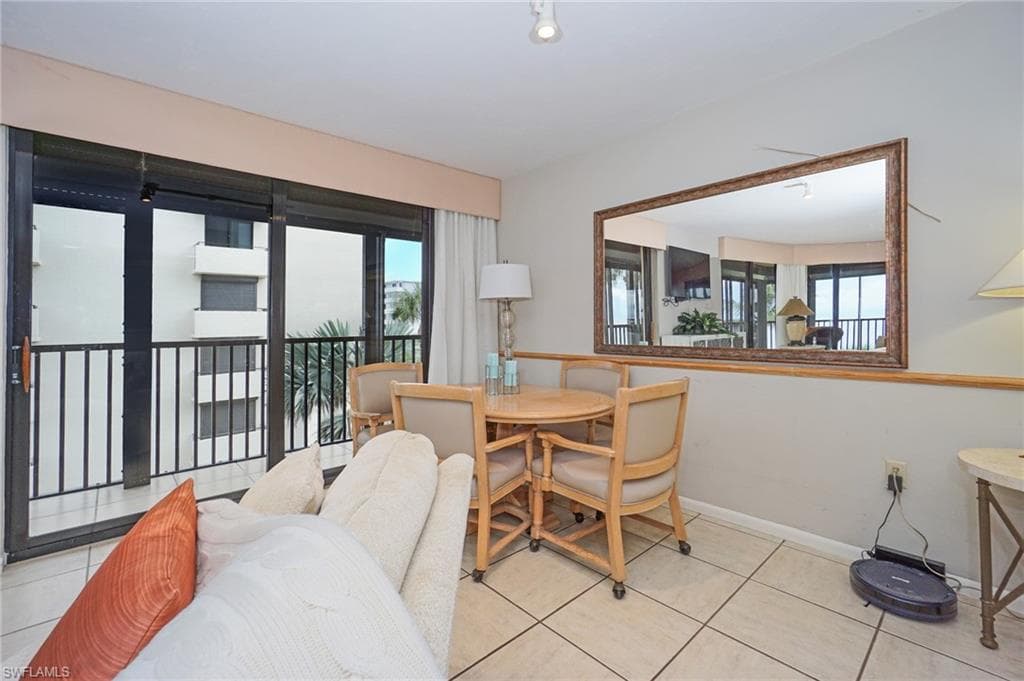 9653 Gulf Shore Dr 303, Naples, FL 34108-17