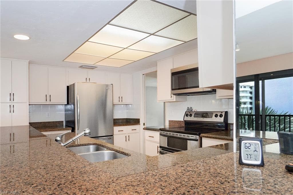 9653 Gulf Shore Dr 303, Naples, FL 34108-18