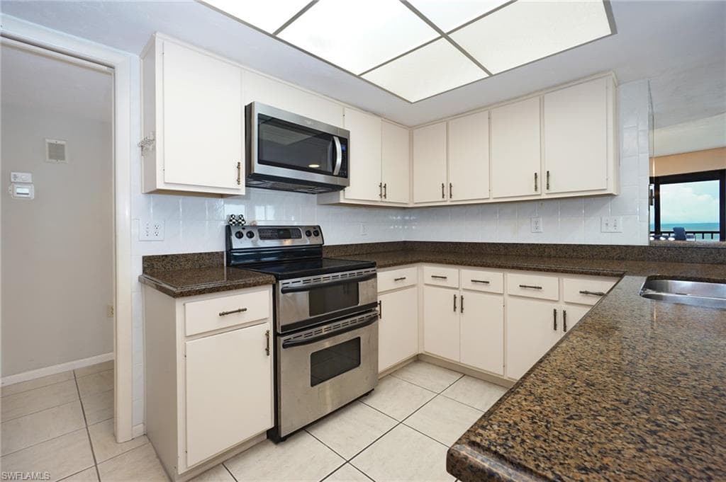 9653 Gulf Shore Dr 303, Naples, FL 34108-19