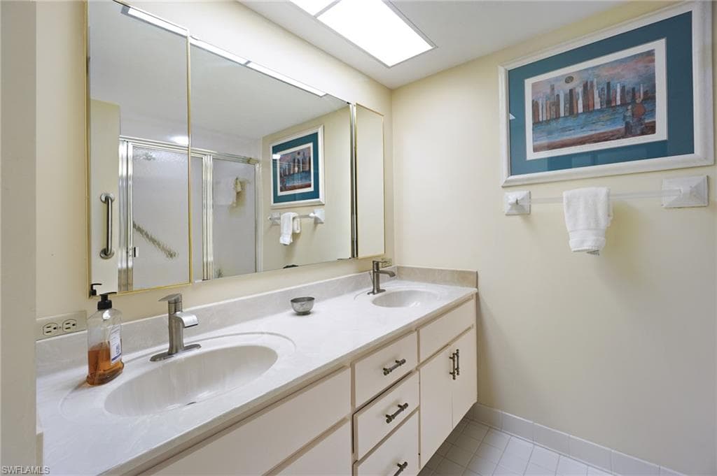 9653 Gulf Shore Dr 303, Naples, FL 34108-22