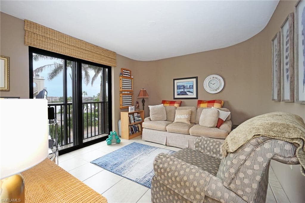 9653 Gulf Shore Dr 303, Naples, FL 34108-27