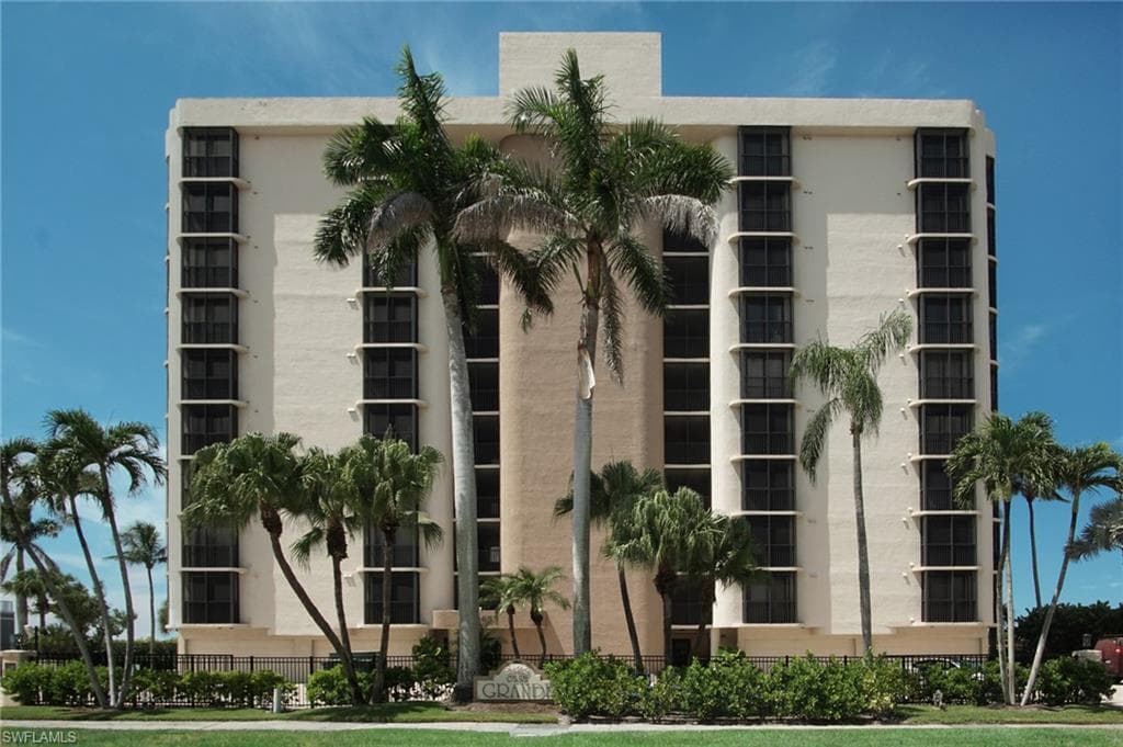 9653 Gulf Shore Dr 303, Naples, FL 34108-1