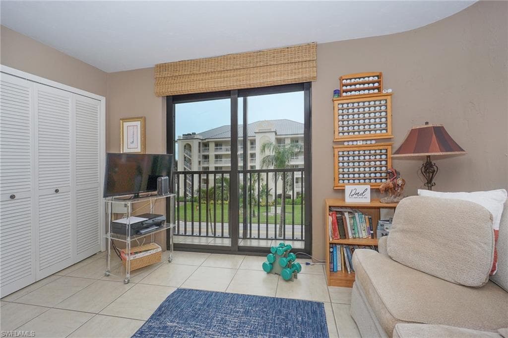 9653 Gulf Shore Dr 303, Naples, FL 34108-28