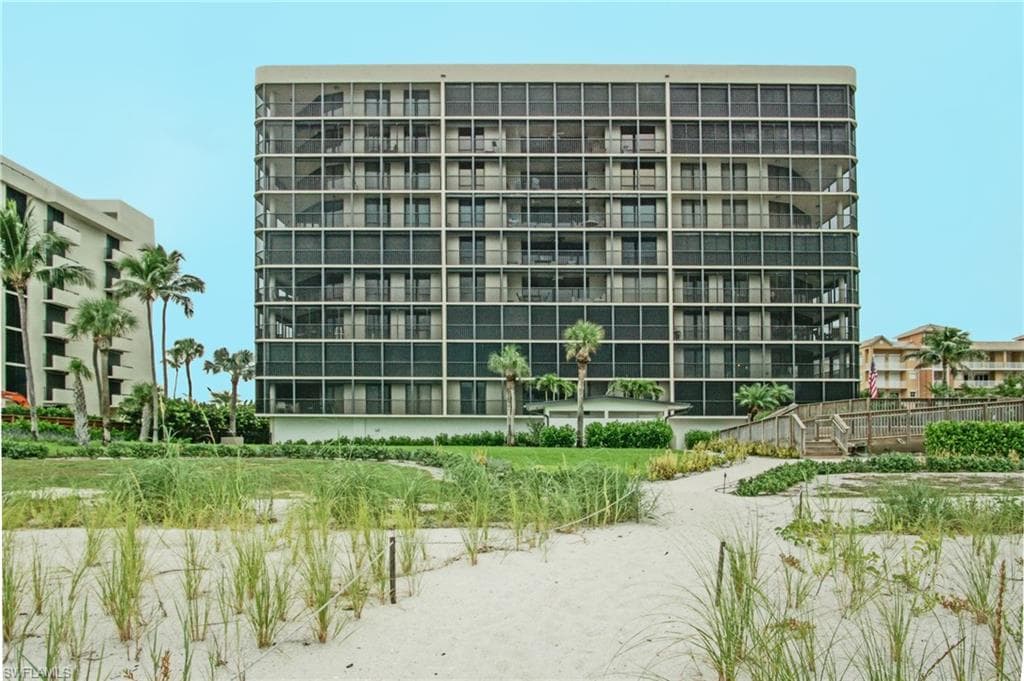 9653 Gulf Shore Dr 303, Naples, FL 34108-30