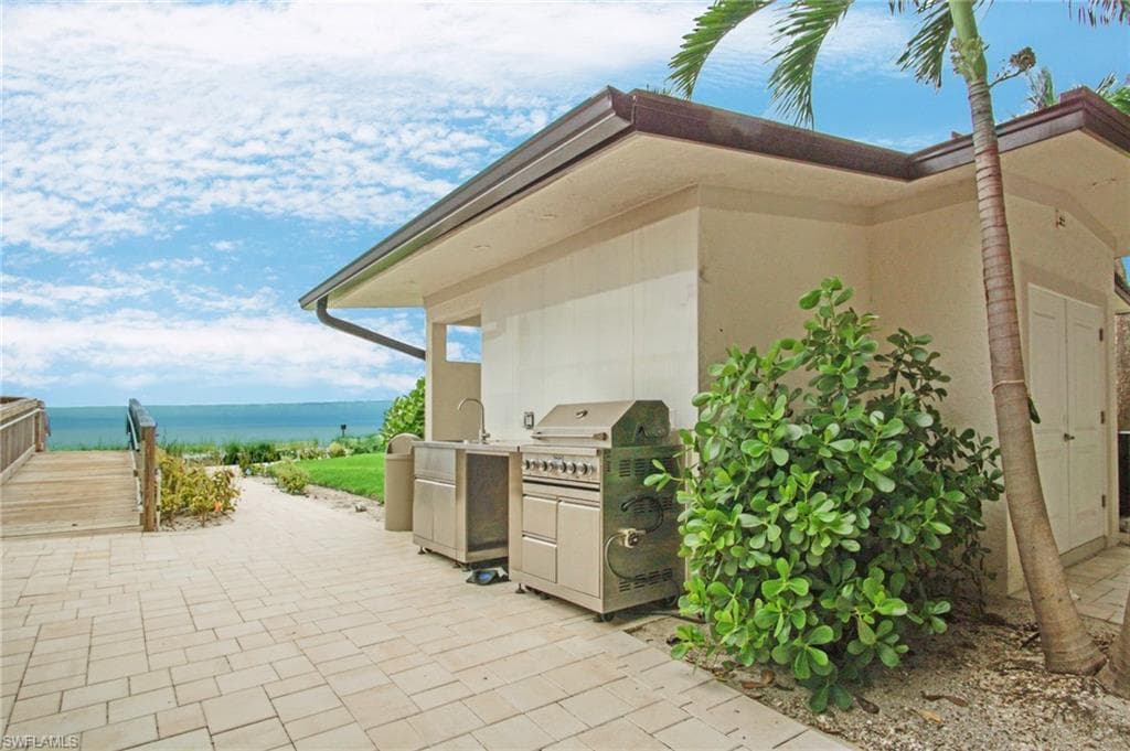 9653 Gulf Shore Dr 303, Naples, FL 34108-31