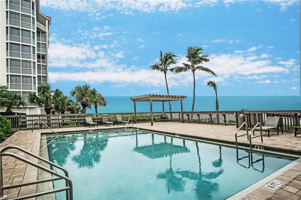 9653 Gulf Shore Dr 303, Naples, FL 34108-33