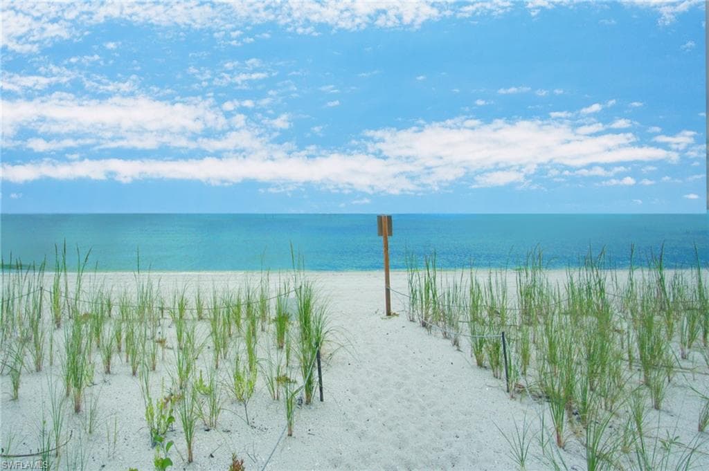 9653 Gulf Shore Dr 303, Naples, FL 34108-34