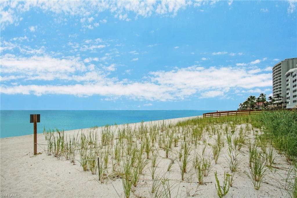 9653 Gulf Shore Dr 303, Naples, FL 34108-35