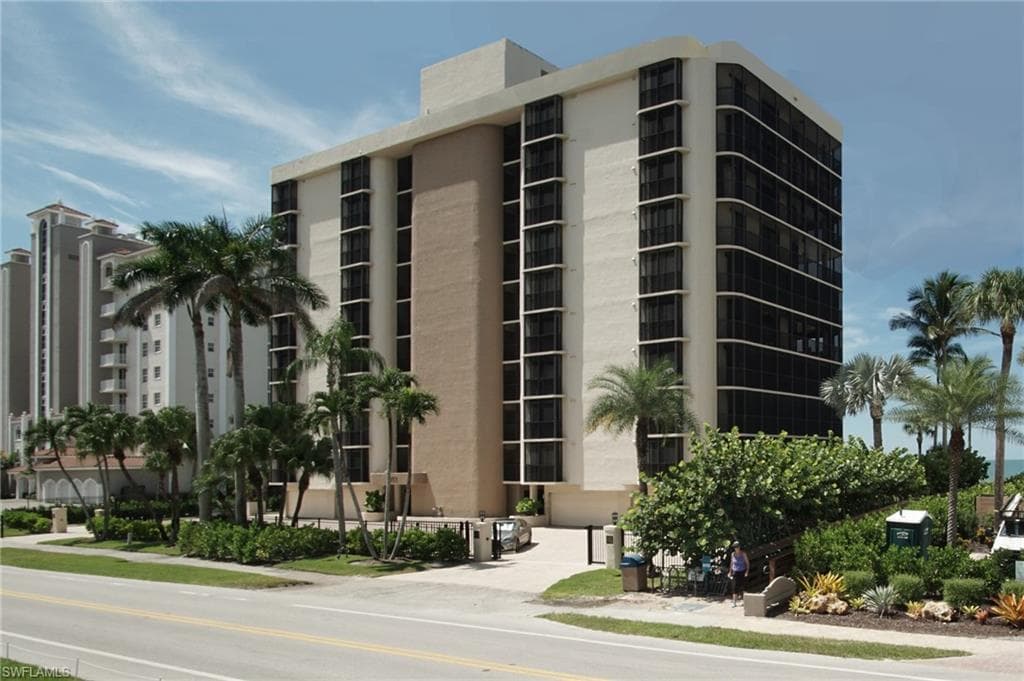 9653 Gulf Shore Dr 303, Naples, FL 34108-2