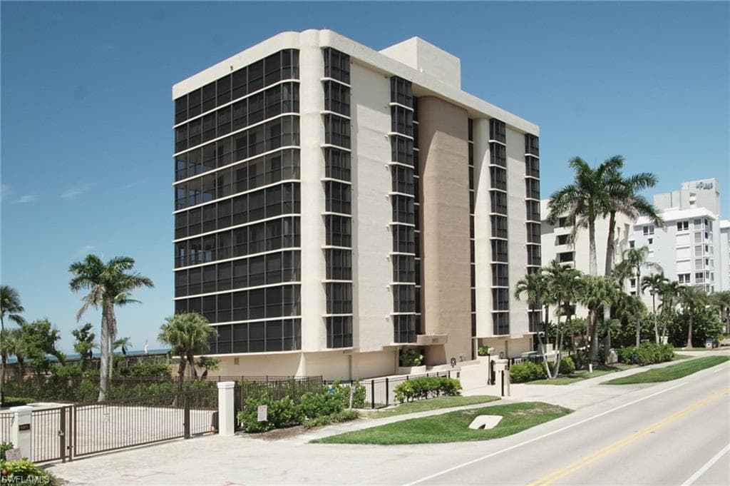 9653 Gulf Shore Dr 303, Naples, FL 34108-3