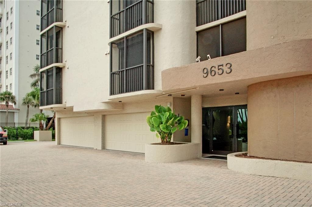 9653 Gulf Shore Dr 303, Naples, FL 34108-4