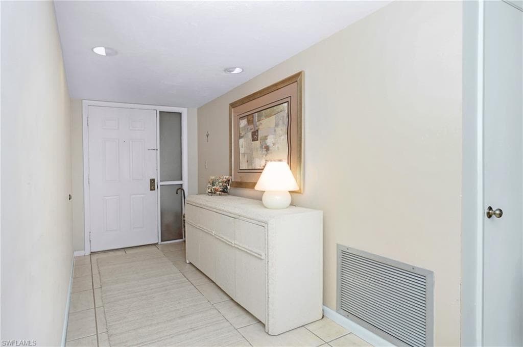9653 Gulf Shore Dr 303, Naples, FL 34108-6