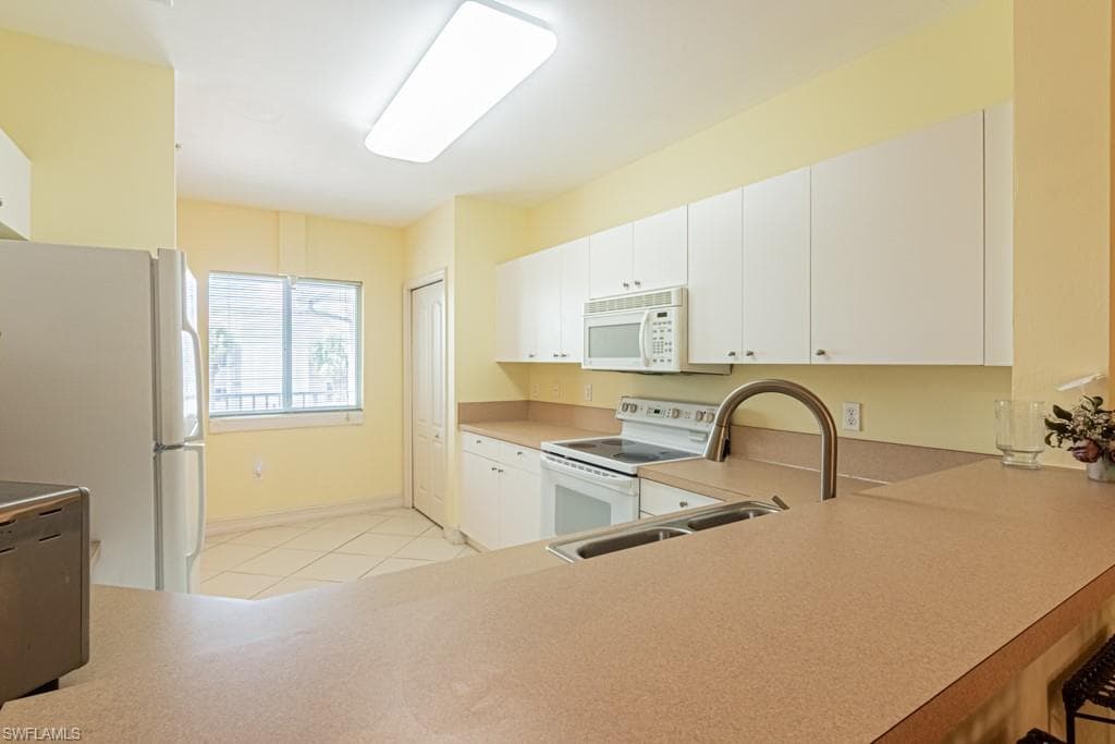 7811 Regal Heron Cir 302, Naples, FL 34104-10