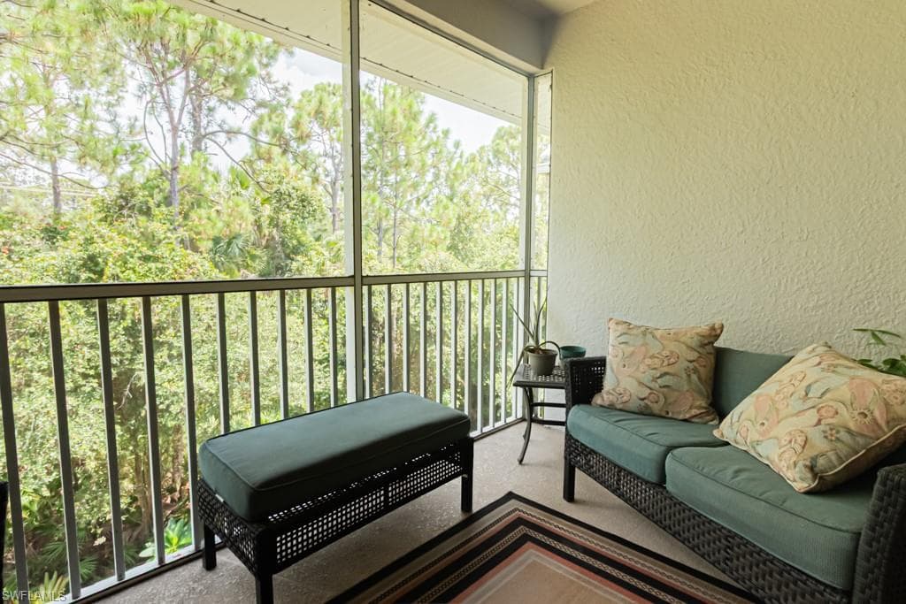 7811 Regal Heron Cir 302, Naples, FL 34104-22