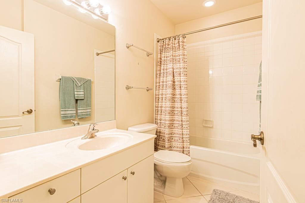 7811 Regal Heron Cir 302, Naples, FL 34104-34