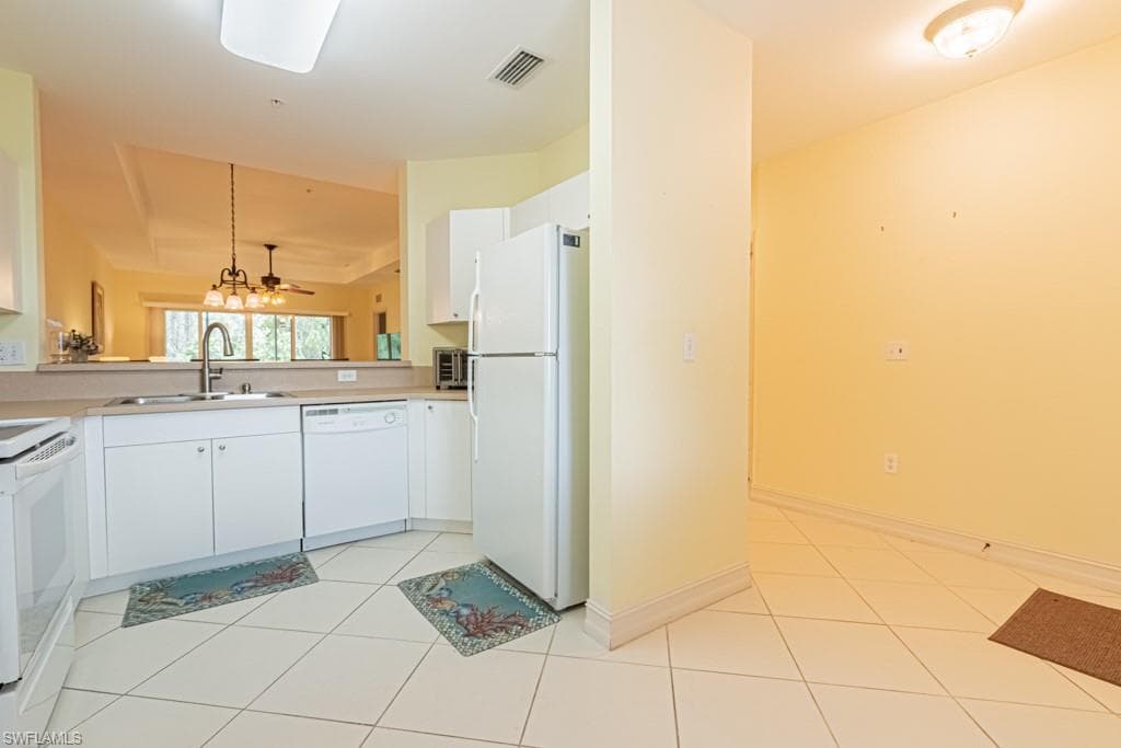 7811 Regal Heron Cir 302, Naples, FL 34104-2