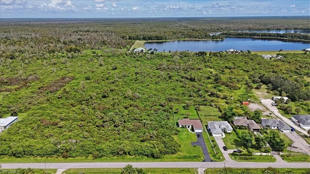 745 41st Ave NW, Naples, FL 34120-14