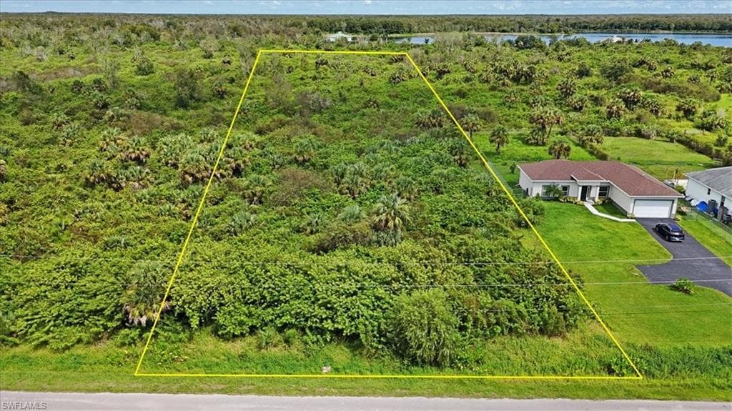 745 41st Ave NW, Naples, FL 34120-20