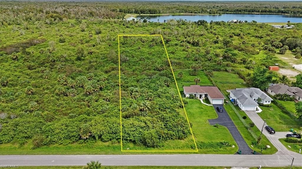 745 41st Ave NW, Naples, FL 34120-1