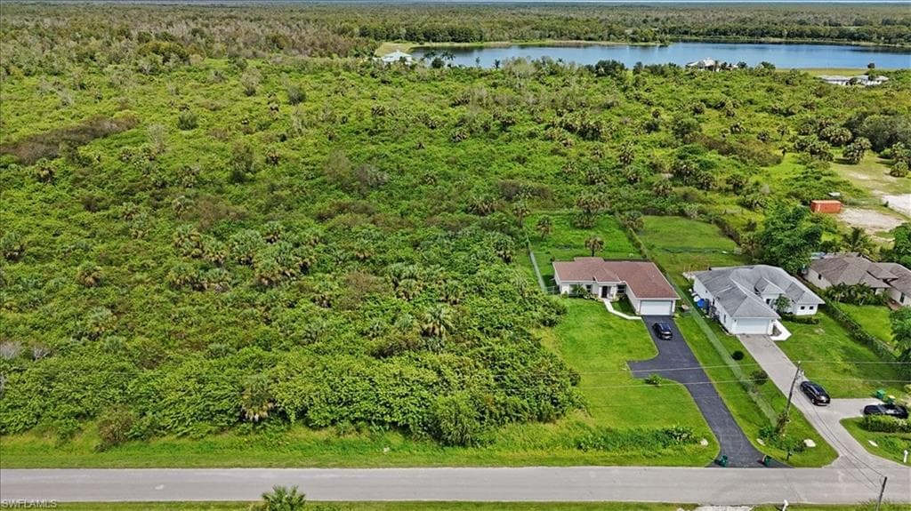 745 41st Ave NW, Naples, FL 34120-2