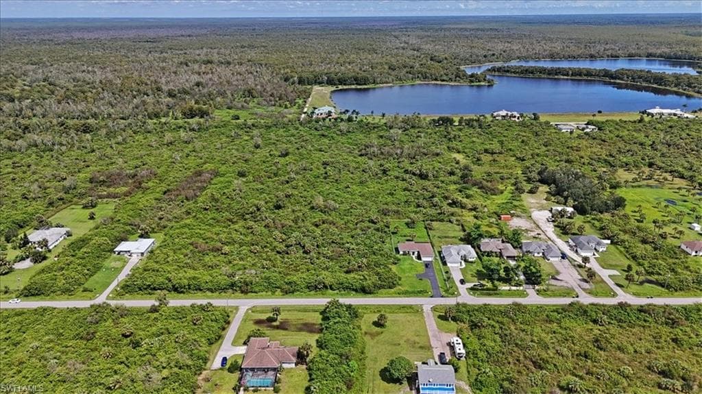 745 41st Ave NW, Naples, FL 34120-4