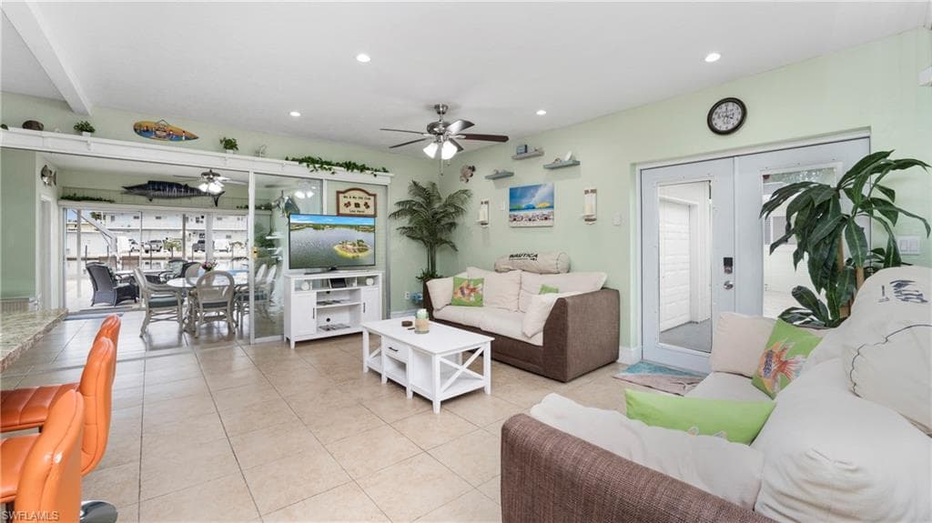 132 Gardenia St, Tavernier, FL 33070-11