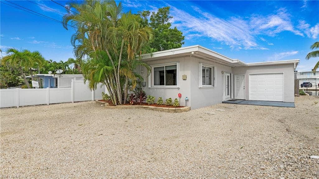 132 Gardenia St, Tavernier, FL 33070-1