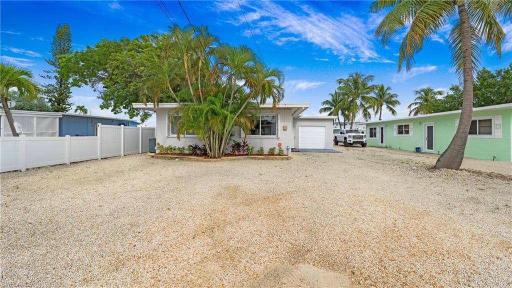 132 Gardenia St, Tavernier, FL 33070-40
