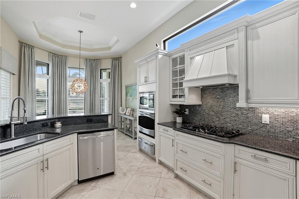 6376 Costa Cir, Naples, FL 34113-10