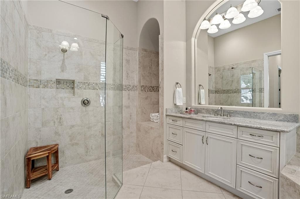 6376 Costa Cir, Naples, FL 34113-20