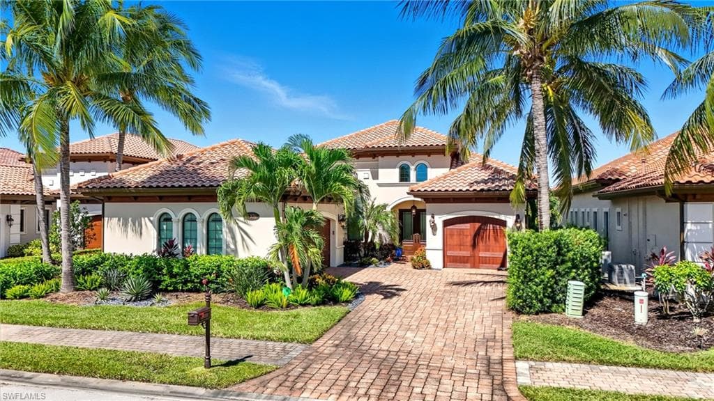 6376 Costa Cir, Naples, FL 34113-1
