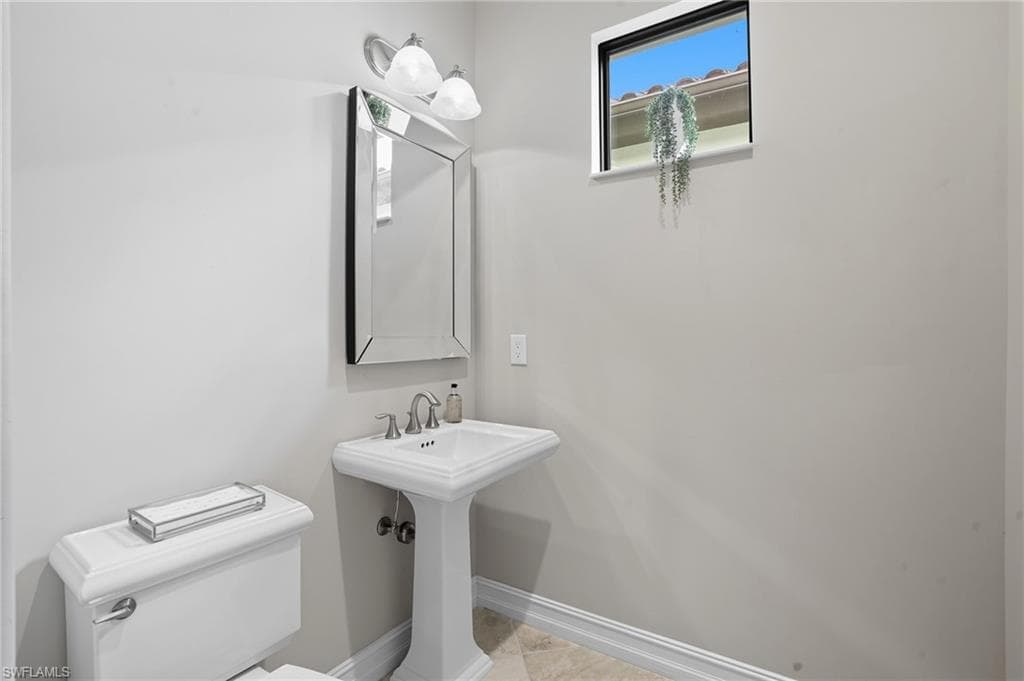 6376 Costa Cir, Naples, FL 34113-31