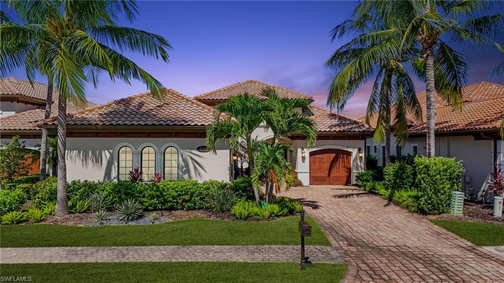 6376 Costa Cir, Naples, FL 34113-2