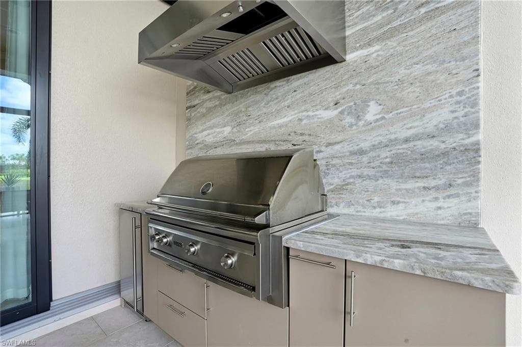 6376 Costa Cir, Naples, FL 34113-38