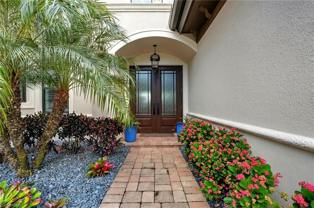 6376 Costa Cir, Naples, FL 34113-3