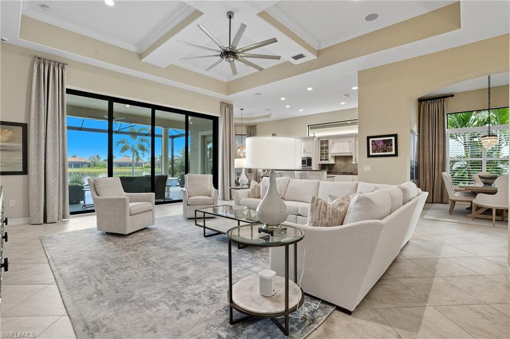 6376 Costa Cir, Naples, FL 34113-5