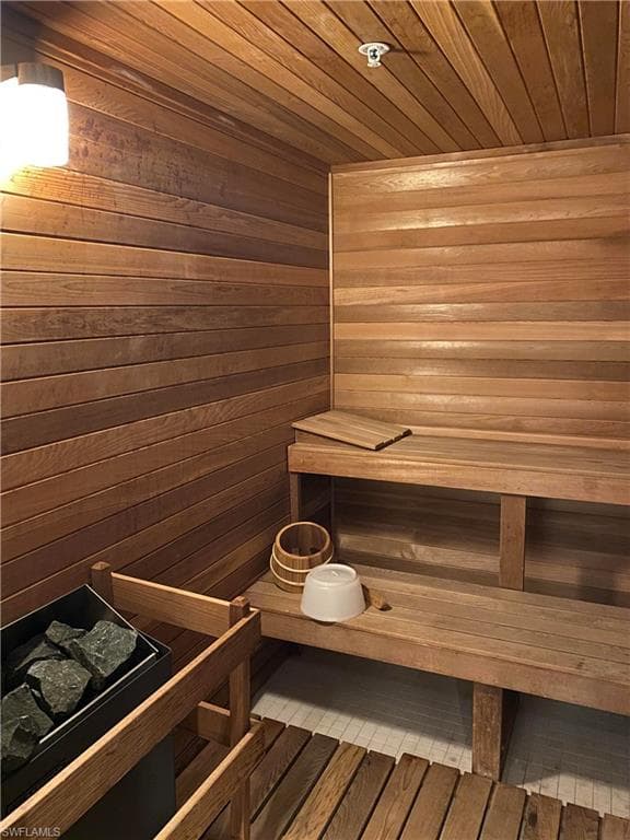 3971 Gulf Shore Blvd N 1404, Naples, FL 34103-37