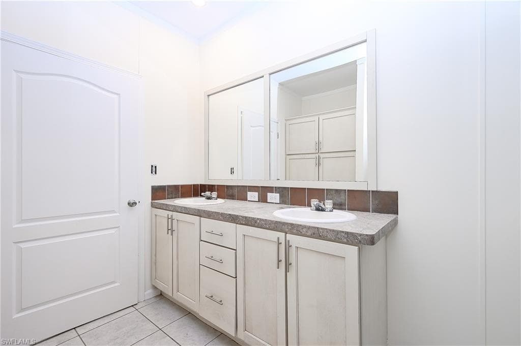 4660 43rd Ave NE, Naples, FL 34120-12