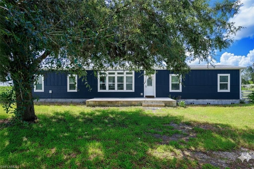 4660 43rd Ave NE, Naples, FL 34120-1