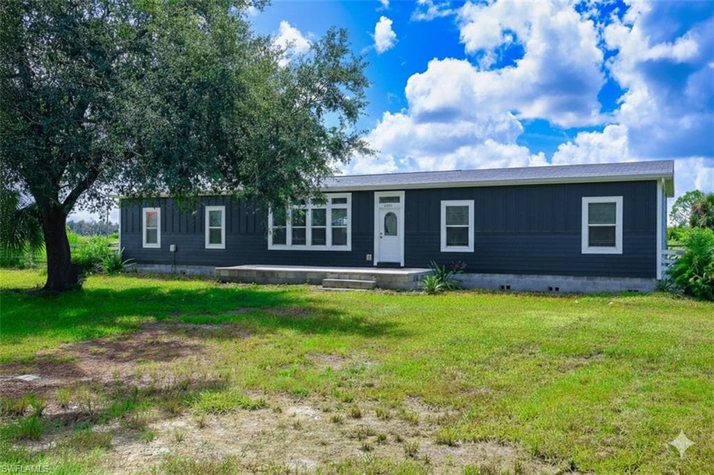 4660 43rd Ave NE, Naples, FL 34120-2