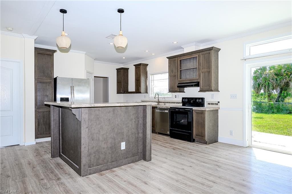 4660 43rd Ave NE, Naples, FL 34120-4