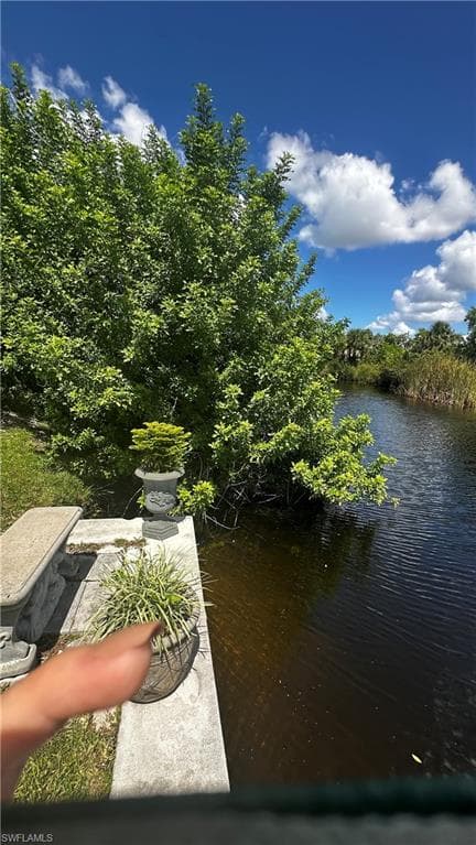 1135 28th Pl, Cape Coral, FL 33993-8