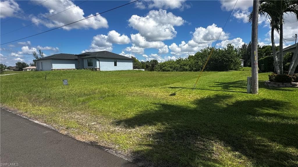 1135 28th Pl, Cape Coral, FL 33993-3