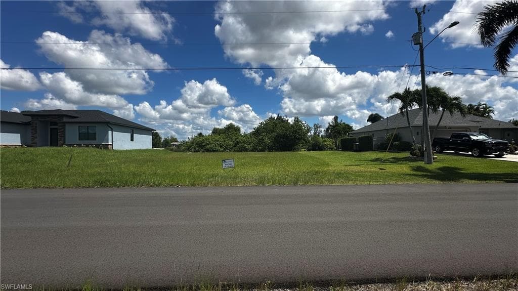 1135 28th Pl, Cape Coral, FL 33993-4