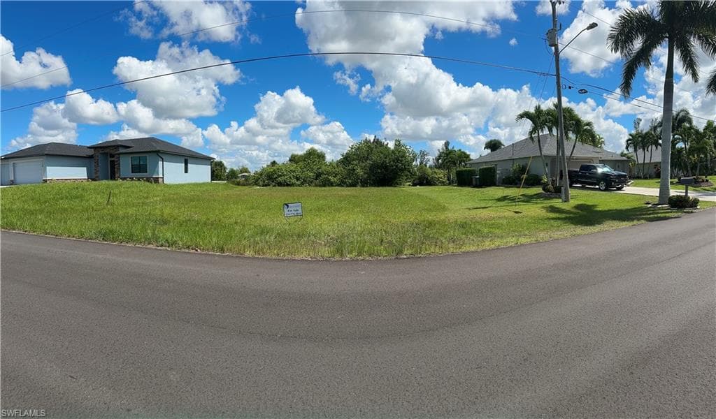 1135 28th Pl, Cape Coral, FL 33993-5