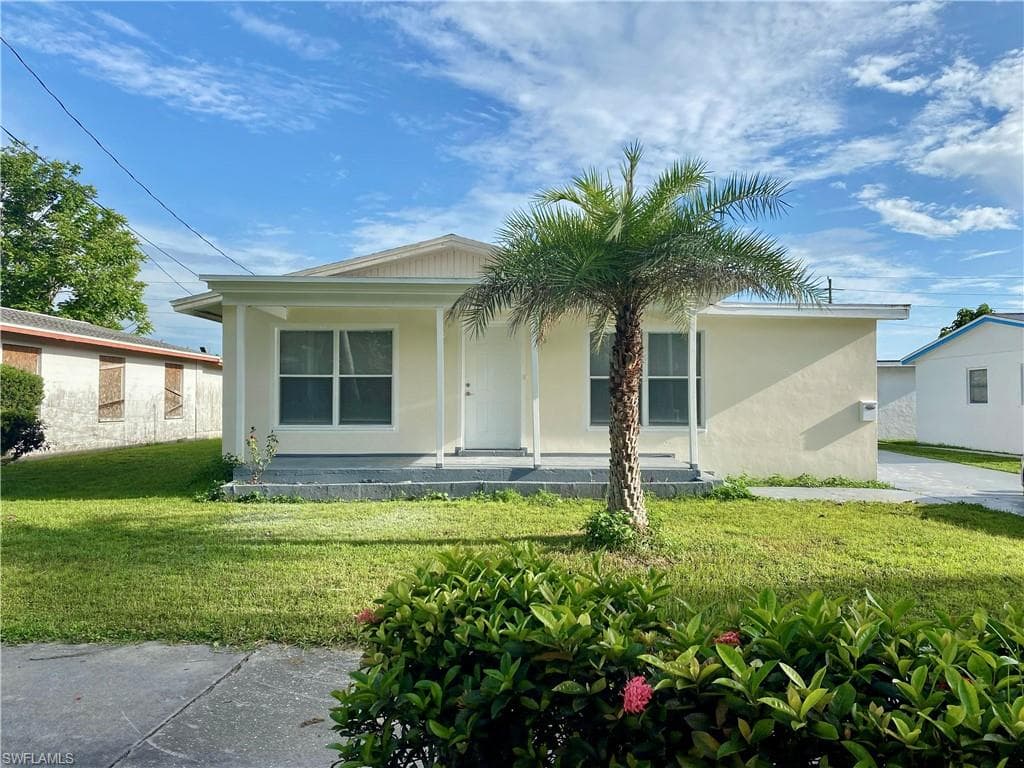1340 5th Ave N, Naples, FL 34102-1