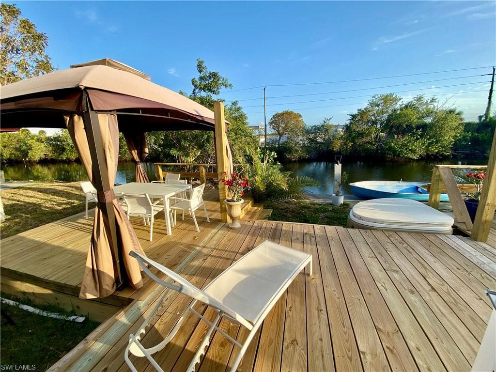 1340 5th Ave N, Naples, FL 34102-3