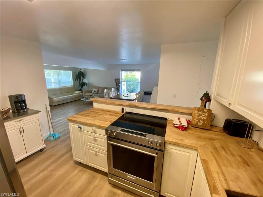 1340 5th Ave N, Naples, FL 34102-7
