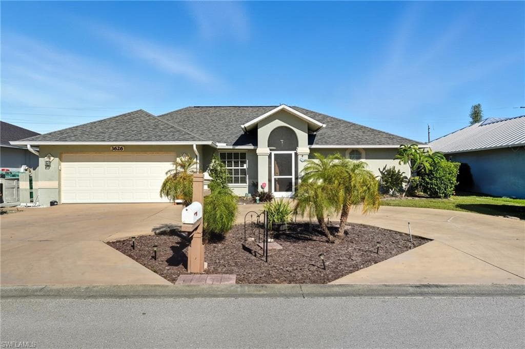 3626 Kent Dr, Naples, FL 34112-1