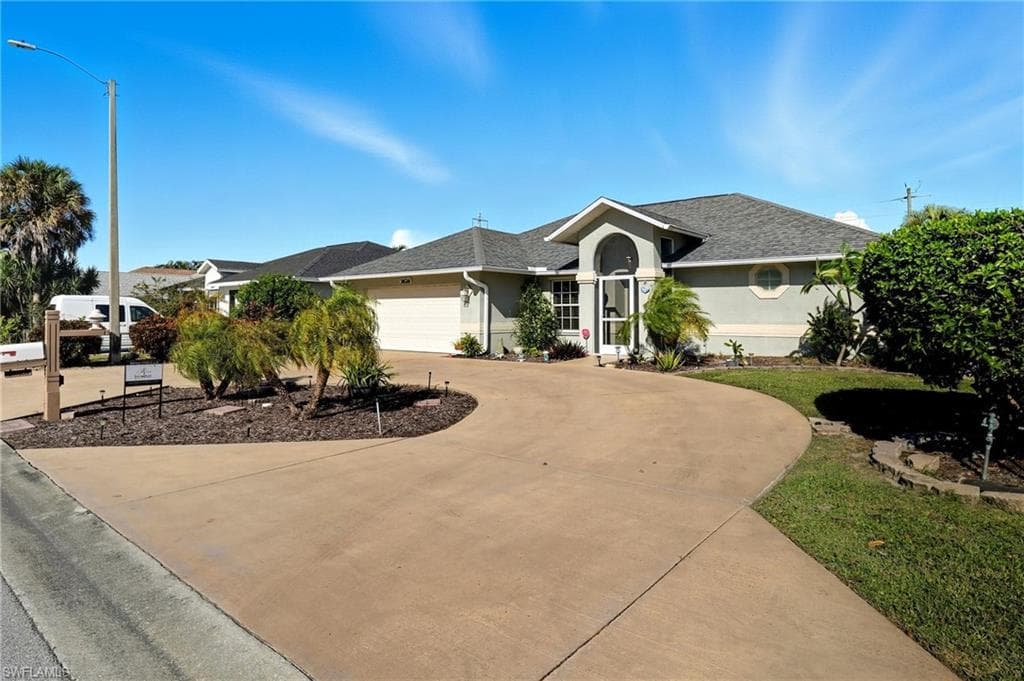 3626 Kent Dr, Naples, FL 34112-3